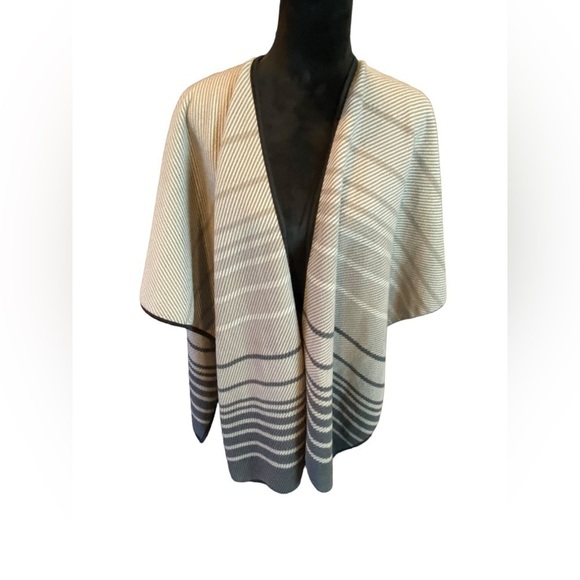 Ike Behar Womens Wrap Poncho Grey White Reversible Cape - Picture 1 of 7